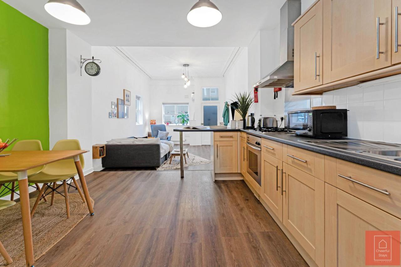 Cheerful Stays: Spacious Flat In Vibrant Leith Édimbourg